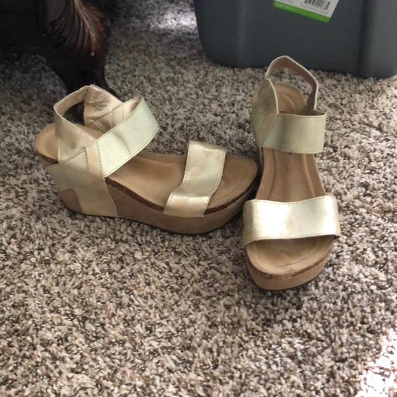 Pierre Dumas Shoes - Pierre Dumas Hester wedge in metallic gold!